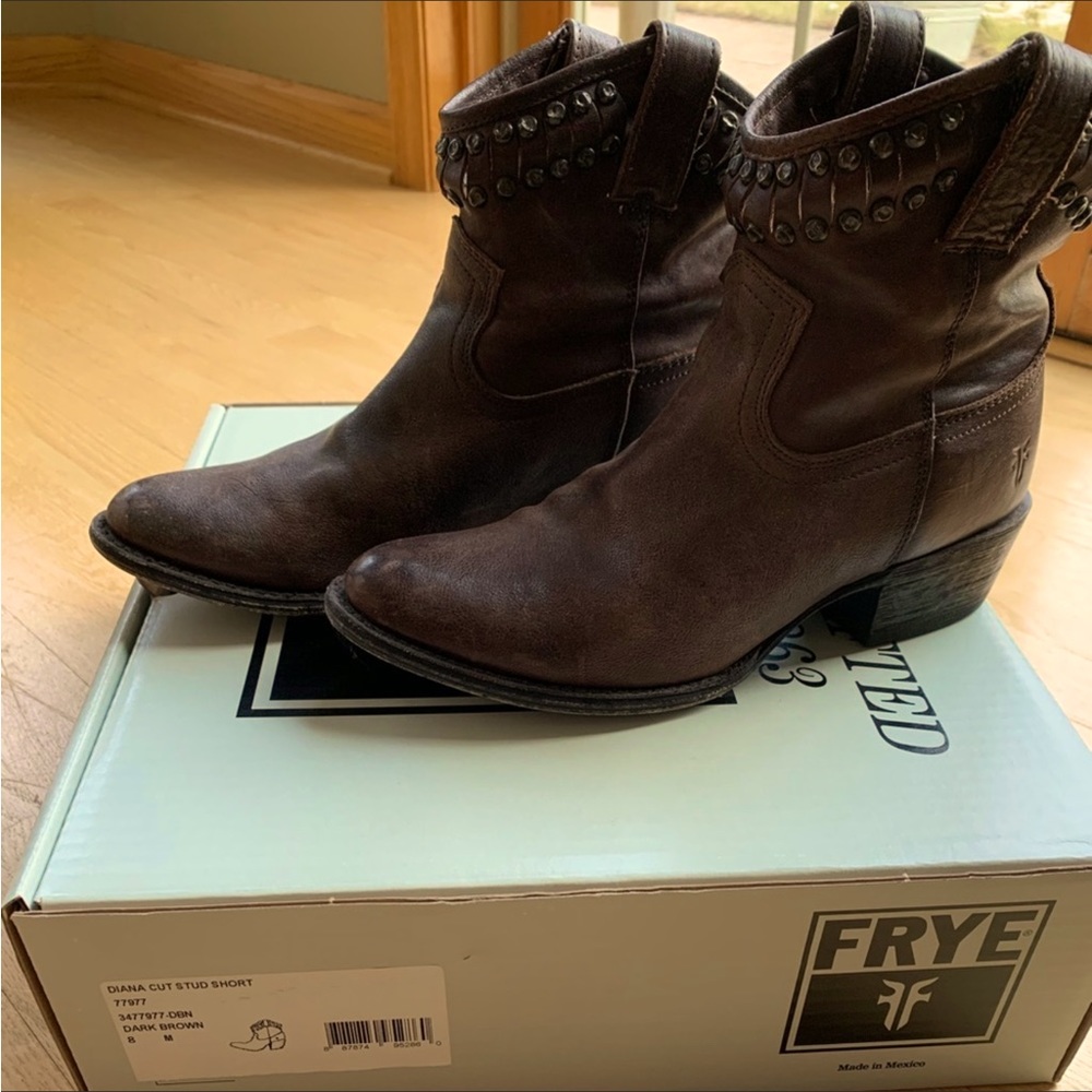 Frye Diana cut stud short boot size 8.5 without box